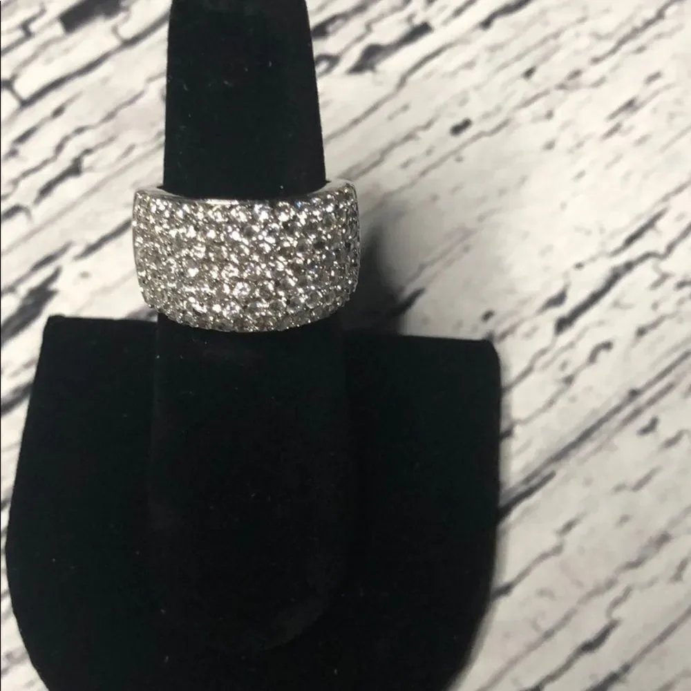 Silver sparkle rhinestone fashion ring - size 6